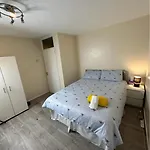 Kim33 Two Bedroom Apartment Central London